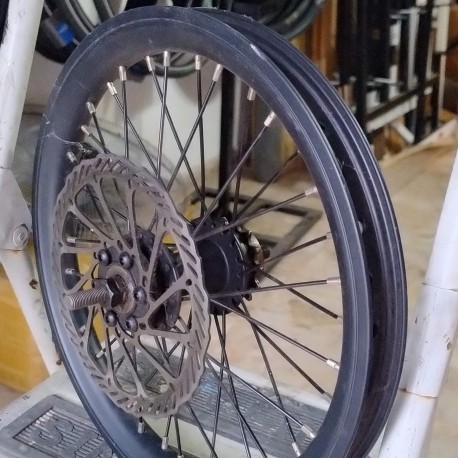 Rueda trasera R16 ARMADA clincher 36H con disco y piñón LIQUIDACION
